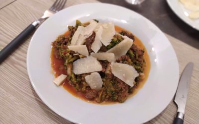 Riz de brocolis et sa sauce « bolognaise » express