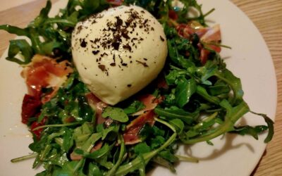 Salade de roquette burrata, jambon de Parme et tomates